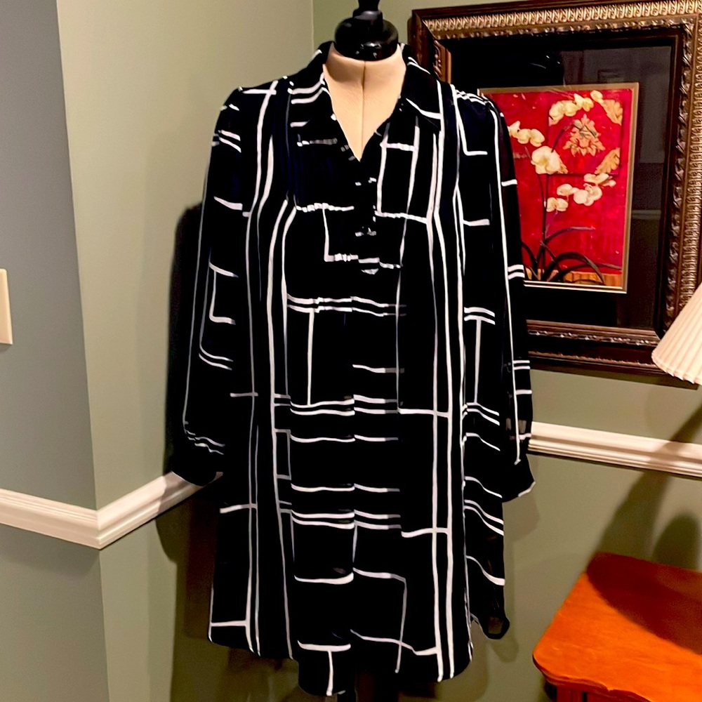 Ladies blouse in black and white.